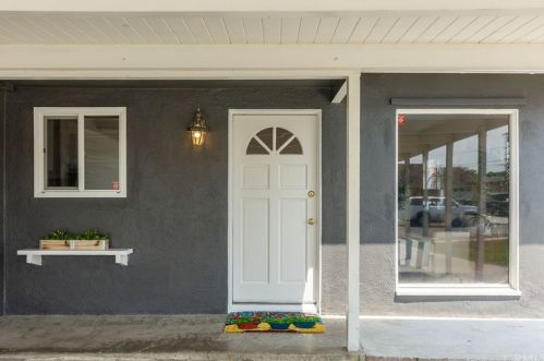 3943 147th Pl, Hawthorne, CA 90250-8333