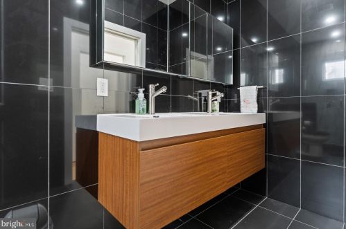 1409 30 St, Philadelphia PA 19121-1101 exterior