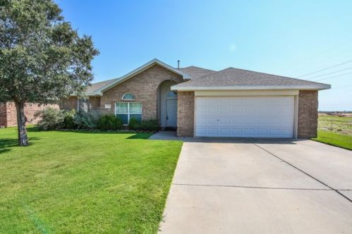 1301 Nottingham Ave, Wolfforth, TX 79382-3210