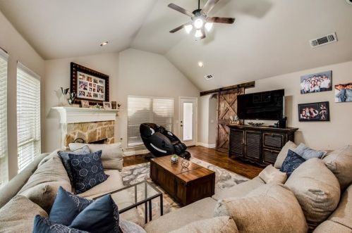 4211 Gleneagles Dr, Midlothian, TX 76063-6849