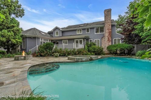 23 Oxford Dr, Tinton Falls NJ 07712-3265 exterior