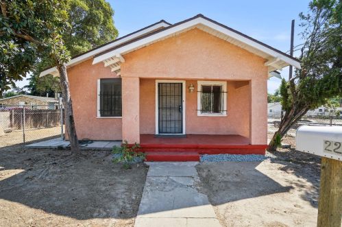 227 California Ave, Modesto, CA 95351-2704