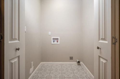 1976 Dering Cir, Atlanta GA  30345-1612 exterior
