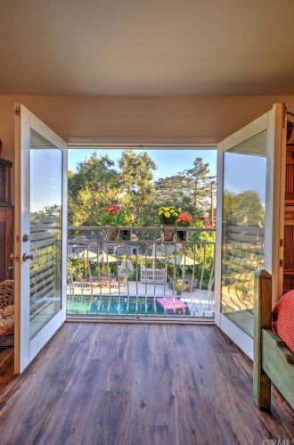 2360 Shields St, Glendale CA  91214-1541 exterior