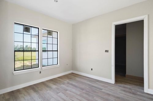 519 Chuckwagon Trl, Angleton TX 77515 exterior