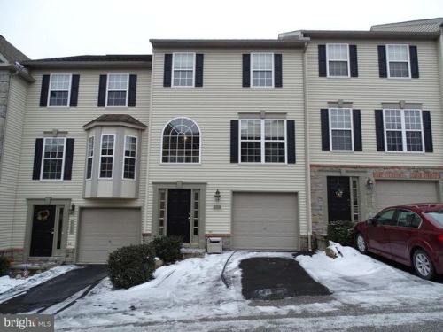 2704 Foxshire Dr, York, PA 17402-8531