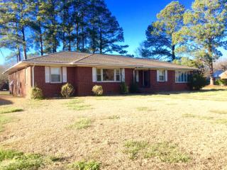 705 Park Ave, Dunn, NC 28334-3237