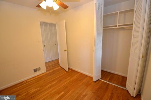 8715 Kenilworth Dr, Springfield VA  22151-1101 exterior