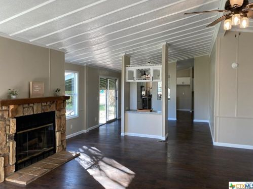 401 Troell St, Seguin TX 78155-7241 exterior