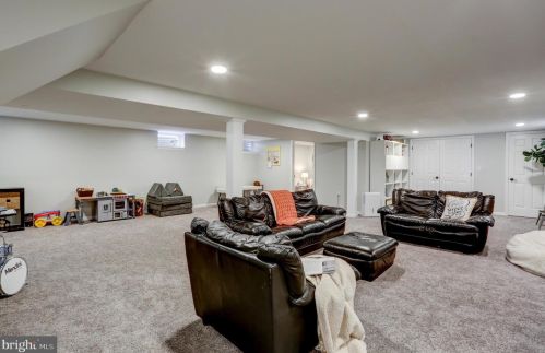 1220 Country Club Dr, Lancaster PA  17601-5208 exterior