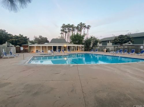 1404 Tustin Ave, Santa Ana CA 92705-8632 exterior