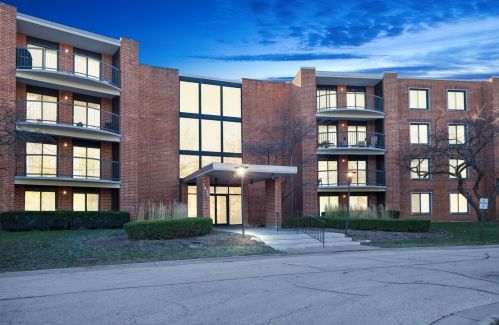 1415 Central Rd, Arlington Hts, IL 60005-3301