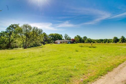 15866 Morning Star Ln, Miles Station, IL 62012