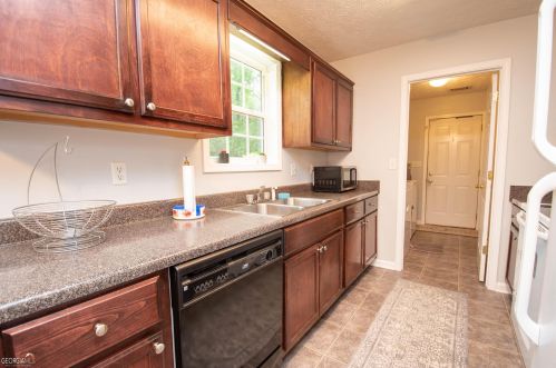 36 Waterview Dr, Lagrange GA  30240-7622 exterior