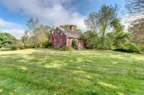 15 Coachman Pike, Gales Ferry, CT 06339-1306