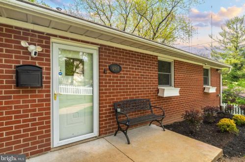 6910 Cliff Rd, Philadelphia PA  19128-4405 exterior