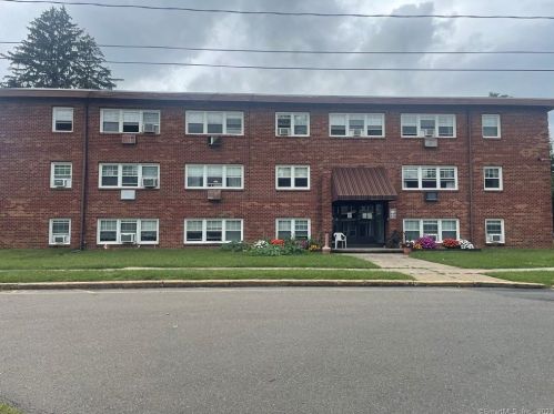 39 Hoffman Ct, Wallingford, CT 06492-3859