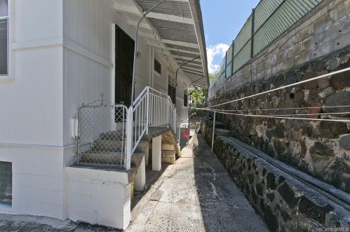 1781 Puowaina Dr, Honolulu HI  96813-1735 exterior