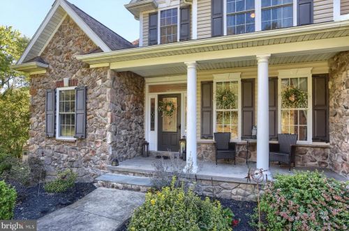 101 Shatto Dr, Carlisle PA  17013-2120 exterior