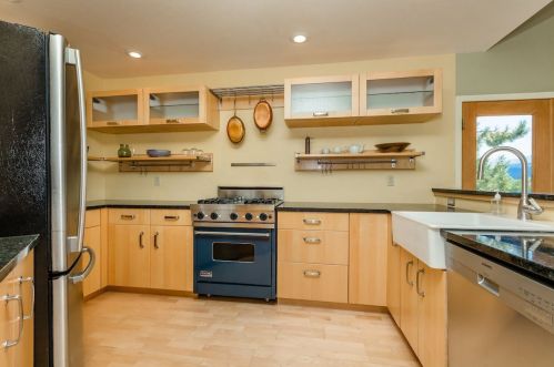 12089 Highland Ave, Truckee, CA 96161-1718