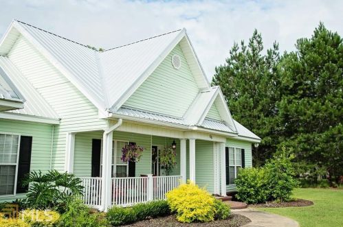 68 Delk Rd, Screven, GA 31560-7700