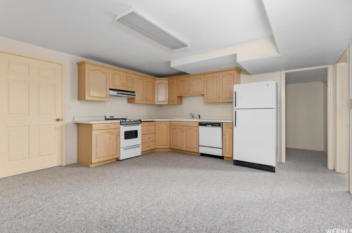 2515 Willow Hl Dr, Sandy UT 84093-1894 exterior