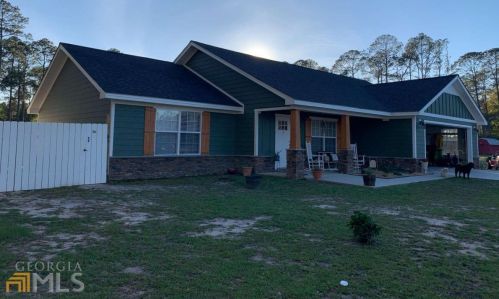 356 Gail St, Baxley, GA 31513-8634