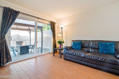 28521 Conejo View Dr, Calabasas, CA 91301-3315