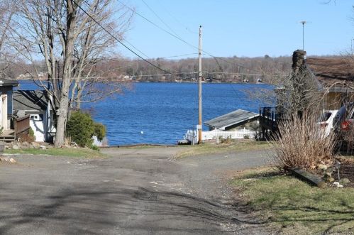 18 Willow Ln, Morris, CT 06763-1100