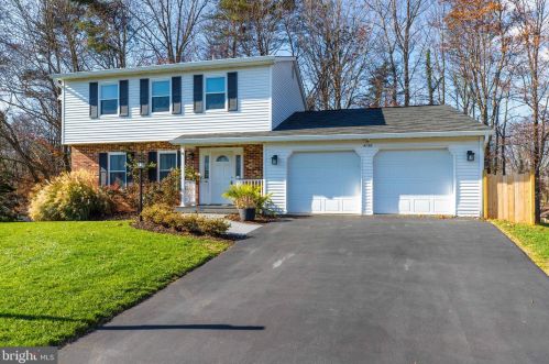 4150 Whiting Ct, Woodbridge, VA 22193-2329