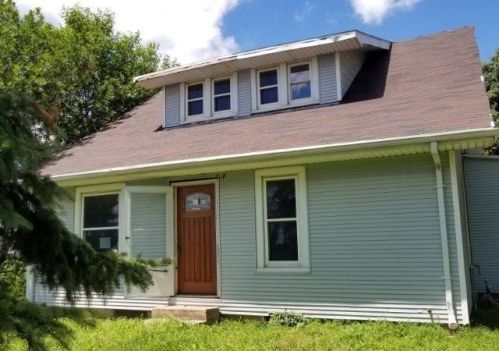 1001 9 Rd, Giltner, NE 68841-4507