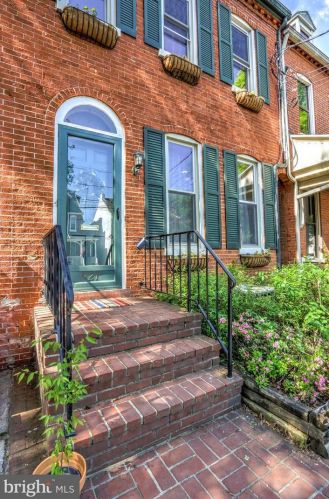 521 Walnut St, Lancaster PA  17603-3305 exterior