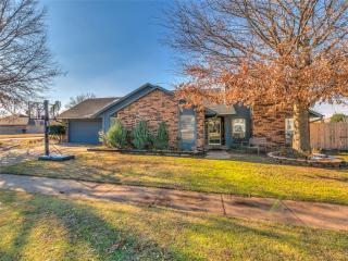 1704 Davinbrook Dr, Norman, OK 73072-3113