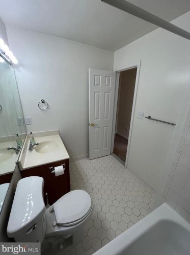 7 Dawn Vw Ct, Silver Spring MD 20904-1252 exterior