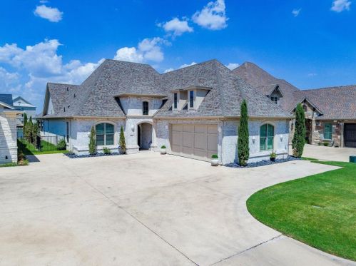 802 Waterpoint Ct, Granbury, TX 76048-4536