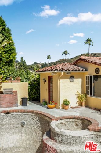 1437 Mountain St, Glendale CA  91207-1259 exterior