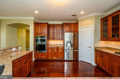 10 Monaco Dr, Trenton NJ  08691-3749 exterior