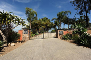 2467 Elevado Rd, Vista, CA 92084-2818