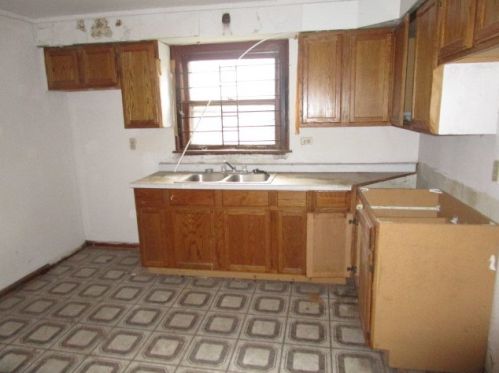 315 125th St, Chicago, IL 60628-7215
