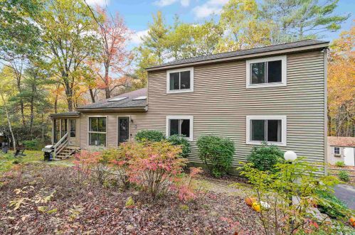 8 Windsor Blvd, Londonderry NH  03053-3662 exterior