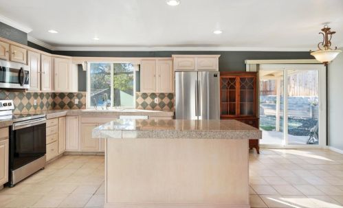 7087 Canevalley Cir, Citrus Heights CA  95621-0252 exterior