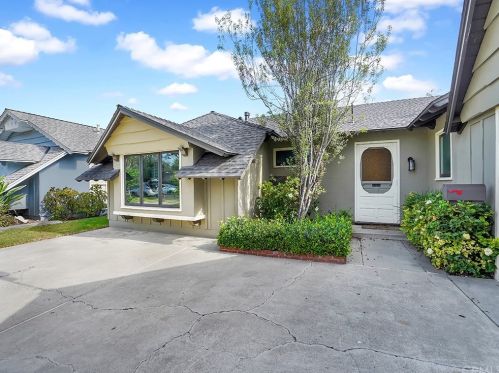 3231 Kempton Dr, Los Alamitos, CA 90720-4806