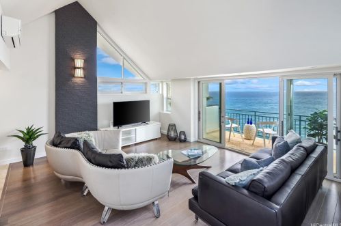 4131 Black Point Pl, Honolulu, HI 96816-4813