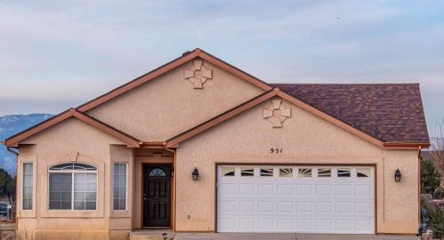 951 Avenida Del Oro, Pueblo, CO 81007-2052