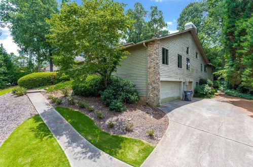 2608 Dering Gate Dr, Marietta, GA 30066-2165