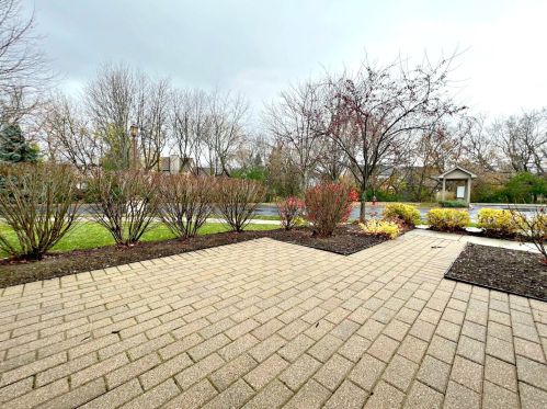 2015 Olmstead Dr, Bull Valley, IL 60098-4114