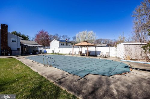 112 Apple Ln, Mount Laurel NJ  08054-1017 exterior