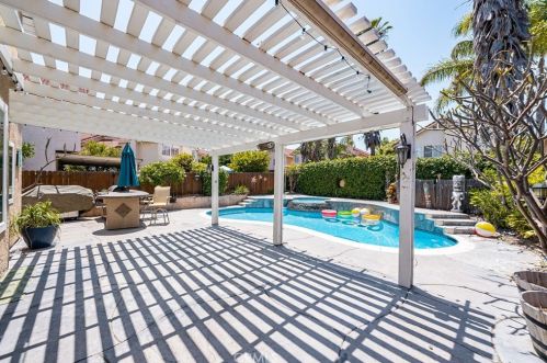 3670 Windstorm Way, Riverside CA  92503-4505 exterior