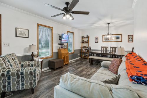 1021 Westview Dr, Elk Grove Vlg, IL 60007-4068