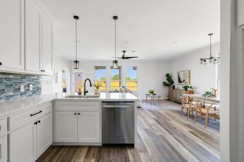 328 Marble Creek Dr, Fort Worth TX  76131 exterior